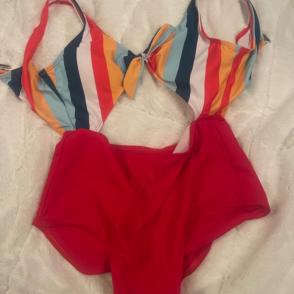 Medium bathing suit